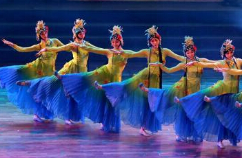 �Ͼ���У���ݡ������Ļ����� �����ѧ�����ഺ��