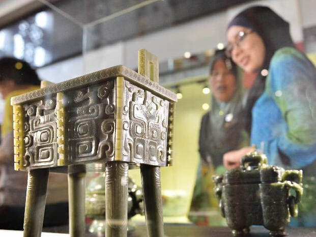 “颐和园珍宝展”在吉隆坡举行”