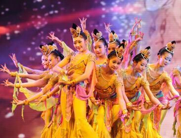 敦煌壁画舞姿兰州“碰撞”芭蕾舞”