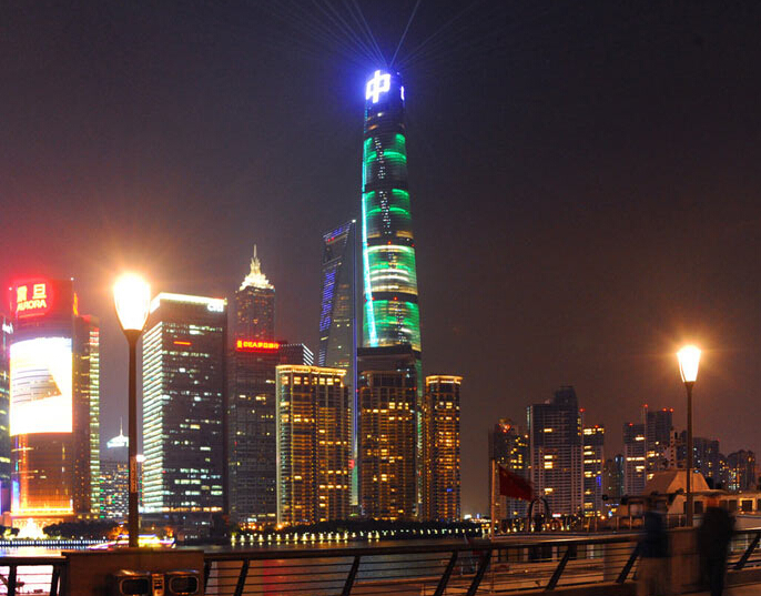 上海中心灯光整体调试 璀璨夺目炫色迷人”