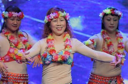 南京举办广场舞大赛 “中国大妈”惊艳登场”