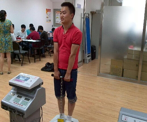 东城区体育局为辖区职工进行体质监测服务”