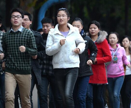 �����ڸ�У̽��������������˼�����ߡ�