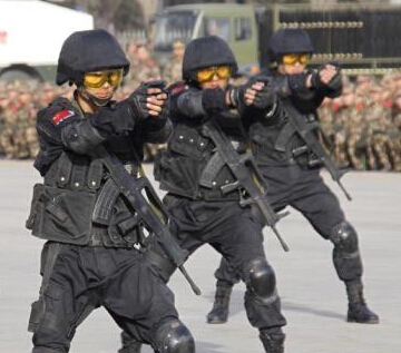 �����侯ĳ���ٱ��϶��˷����������־��