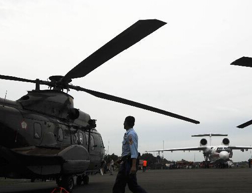 印尼称天气是导致亚航客机失事的“诱发因素””