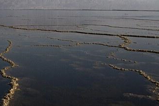 ��ɫ�������������� ˮλ�½���Ƥ��¶��