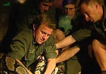 �Ĵ����Ǿ��������� 6������Աһ��̧��