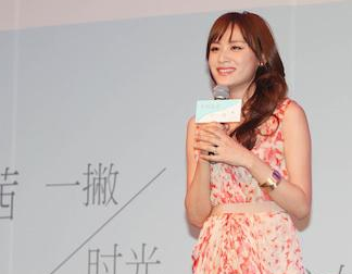 叶一茜回应公开儿子照片内幕 谈女儿双眼泛泪”