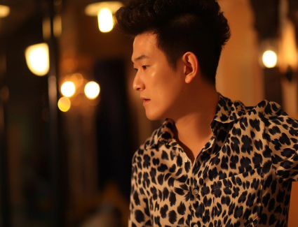 赵斌新作《傻傻等待的人》 治愈首发(图)”