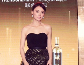 毛林林受邀出席《时尚健康》 任颁奖嘉宾”