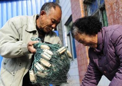 三峡渔民世家“末代”捕鱼人的幸福生活”