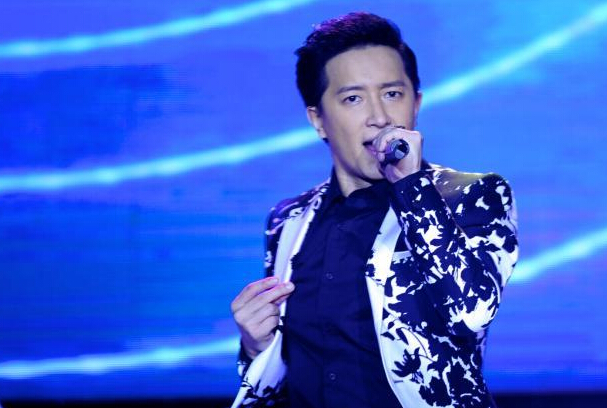 深圳首届美发节——“臭美之夜”火辣上演”