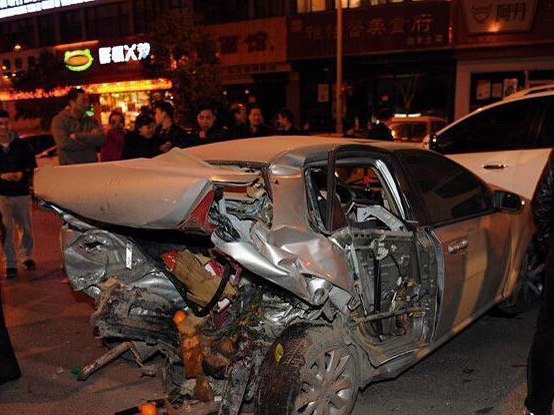 ����һ��񡰸߶�����ײ10�� ��1��3���ˡ�