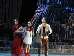 任冬生在舞台上的寻找 谈《森林诱惑》舞美创作”