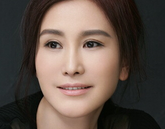 王茜曝“领悟”写真 “荧屏铁娘子”也有柔情”