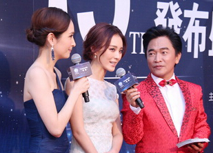 毛林林现身澳门出席华鼎颁奖礼 吴宗宪邀约合作”