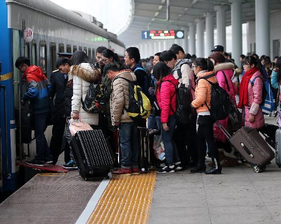 ���ջ�����վӭ���ٴ�ѧ������С�߷塱