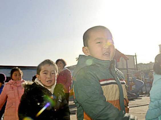 ̽����������Ա��Ů�׶�԰��