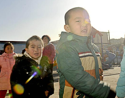 ̽����������Ա��Ů�׶�԰��