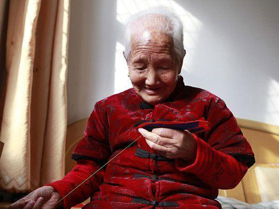 ������һ93����̫�����������ϰ�˫��ͯ�廨Ь��