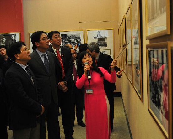 ��Խ����65����ͼƬչ�ں��ھ��С�