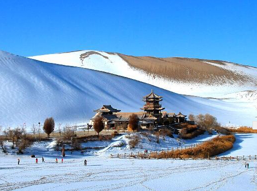 ����ػ�ӭ�������׳���ѩ��