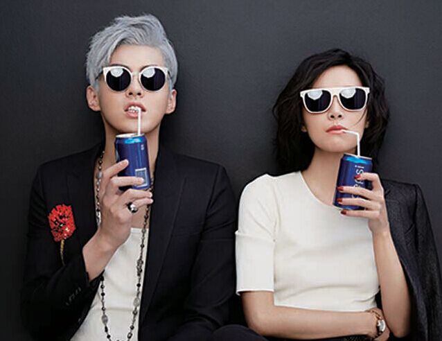 徐静蕾新片封面大片:吴亦凡男人的魅力吸引我”