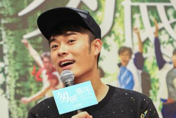 《爱情公寓》演员为陈赫打气 盼外界给空间(图)”