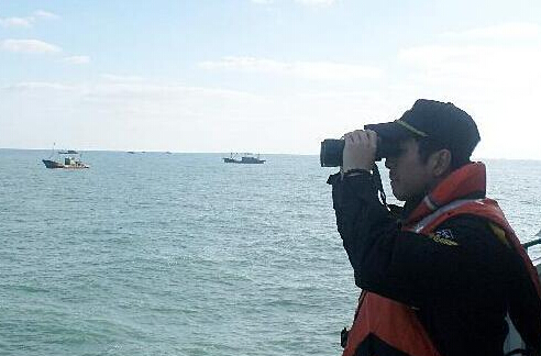 一渔船东海沉没10人失踪 中韩全力搜救”