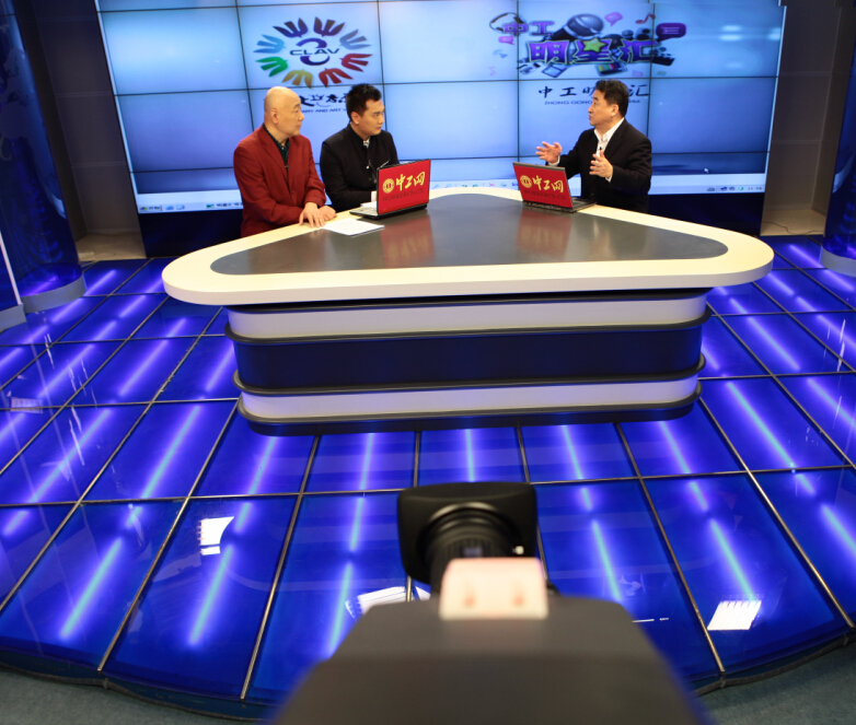 姜昆等艺术家与主持人姚星的“碰撞””