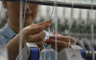 ����֯Ů ��ɴ�������������ൺ��֯ҵ�̳����½���С�顱����������š�