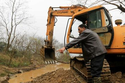 广西农民工“错峰”返乡兴修水利”