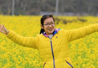 广西冬日暖如春 万亩油菜花提前盛开”