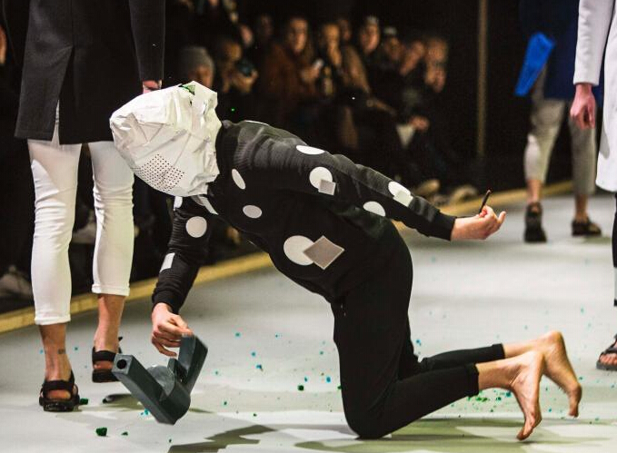 ʱװģ�ش�ͷ������ ģ����ǹ���˵��ڵء�