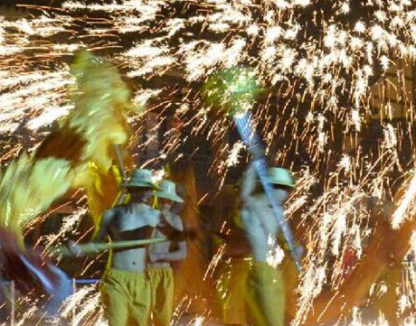 成都双流黄龙溪村民舞火龙庆“腊八””