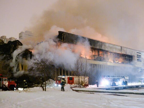 俄罗斯百年图书馆起火 珍贵资料遭损毁”
