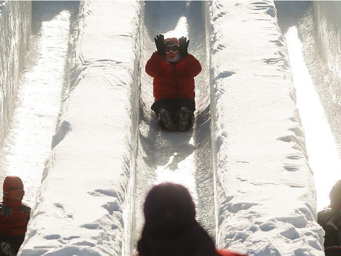 加拿大举行首都渥太华地区冰雪节”
