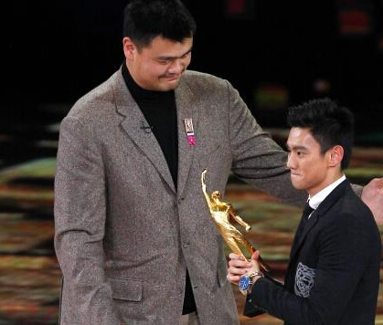 Ҧ��������Ϊ��̳��������������˶�Ա�佱��