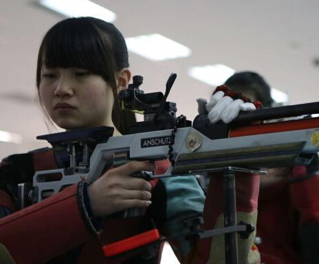 ̽�ú�������˶���������Ů��ѵ��Ӫ��