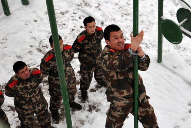 �½��߷��ٱ���ѩ��ĥ��ս����־��