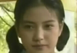 曝赵薇20年前青涩剧照 琼瑶因此选她演小燕子”