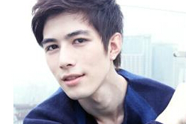 陈学冬经纪人低调谈“被代言” 网友:问小四”