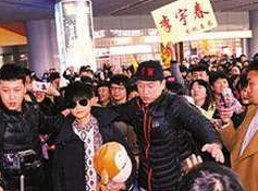 曝李宇春是央视春晚重头戏 哈文亲临彩排”