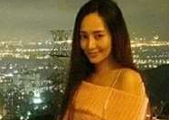 关颖挺4个月孕肚赏夜景 穿粉毛衣露香肩”