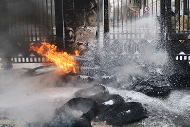 �ڿ���ʿ��������¥ǰ�Ż����������