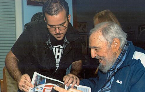 �ŰͰ������״ι����Ͽ�˹������Ƭ��