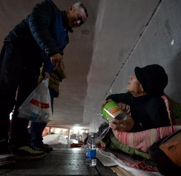 城市流浪者救助困境透视”