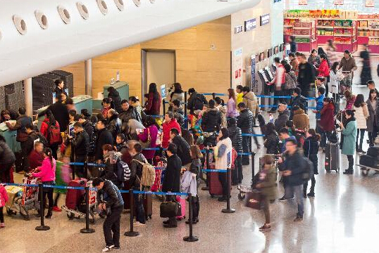 春运首日 重庆机场航班量逼近700架次”