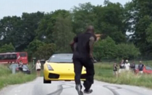 瑞典特技演员迎面跨越疾驰兰博基尼”