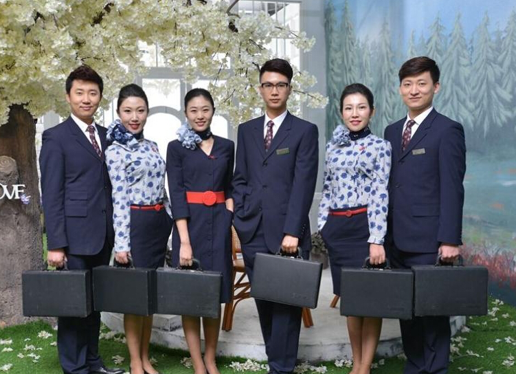 空姐空少拍摄春运炫酷时尚大片 美艳帅气”